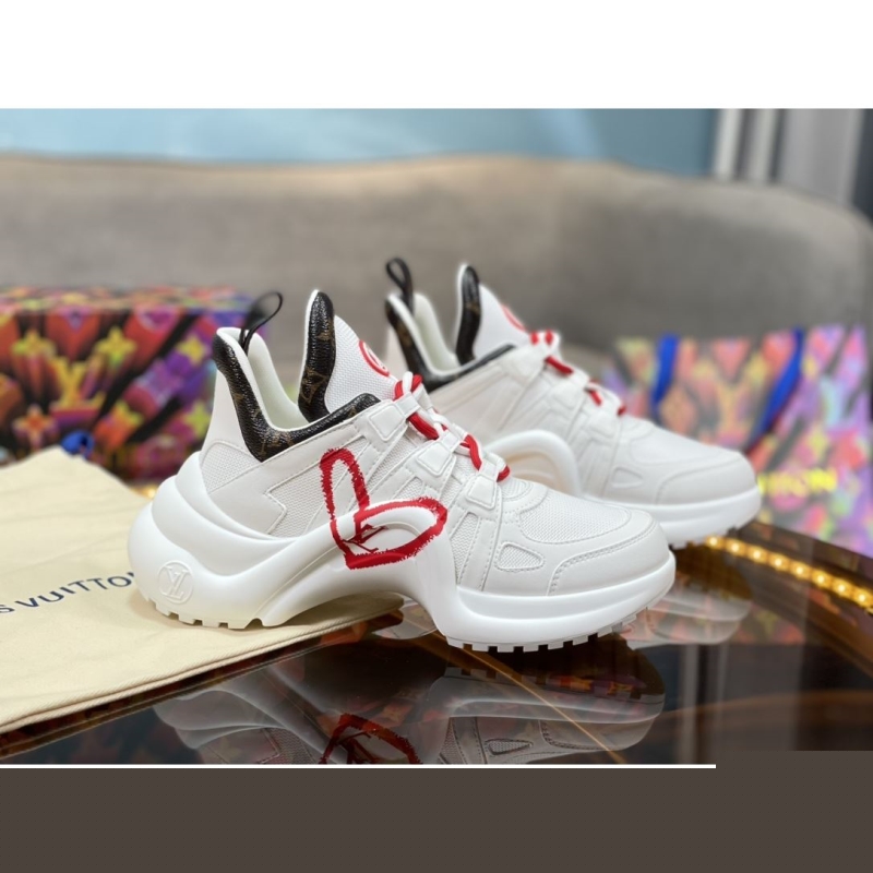 l**is V*t*n sneakers
